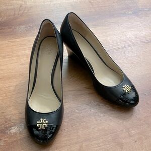 Excellent condition TORY BURCH black leather wedges